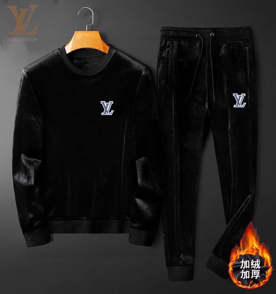 🅿️420 [LV Louis Vuitton] (Fat Man Gospel) hot-selling suit is coming. Focus on the original version of the official website. 2024 new hot-selling gold velvet suit. The original order is the best 🇭🇰. It is the meticulous work of top designers. It is a fitting and perfect upper body effect. 100% all-natural high-quality gold velvet, close-fitting comfort, noble and elegant! Original hardware embodies elegance and nobility! Counter size: M-4XL (up to 200 pounds)